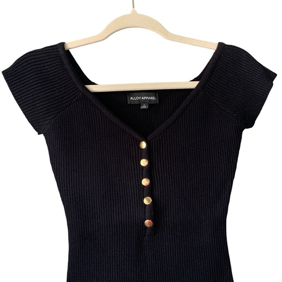 Alloy Apparel black‎ ribbed cap sleeve bodysuit with gold snap up bust. Size L - Picture 6 of 13